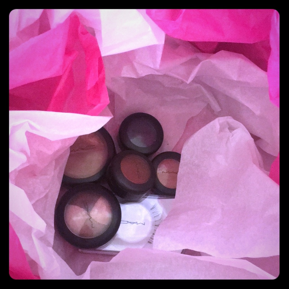 M.A.C cosmetic secret box